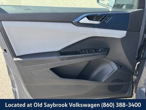 Certified 2023 Volkswagen Taos SE w/ Panoramic Sunroof Package AWD/4WD image 32