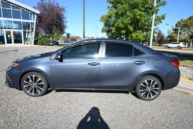 Used 2018 Toyota Corolla XSE FWD image 2