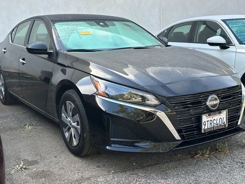 Used 2025 Nissan Altima 2.5 S FWD image 2