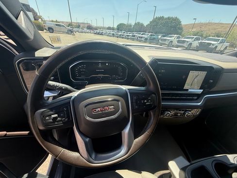 Used 2022 GMC Sierra 1500 SLT w/ X31 Off-Road Package AWD/4WD image 12