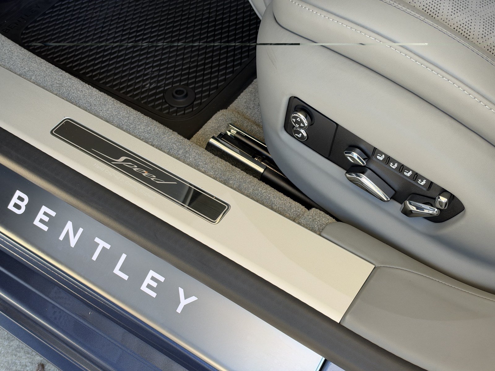 Certified 2025 Bentley Flying Spur Plug-In Hybrid AWD/4WD image 18