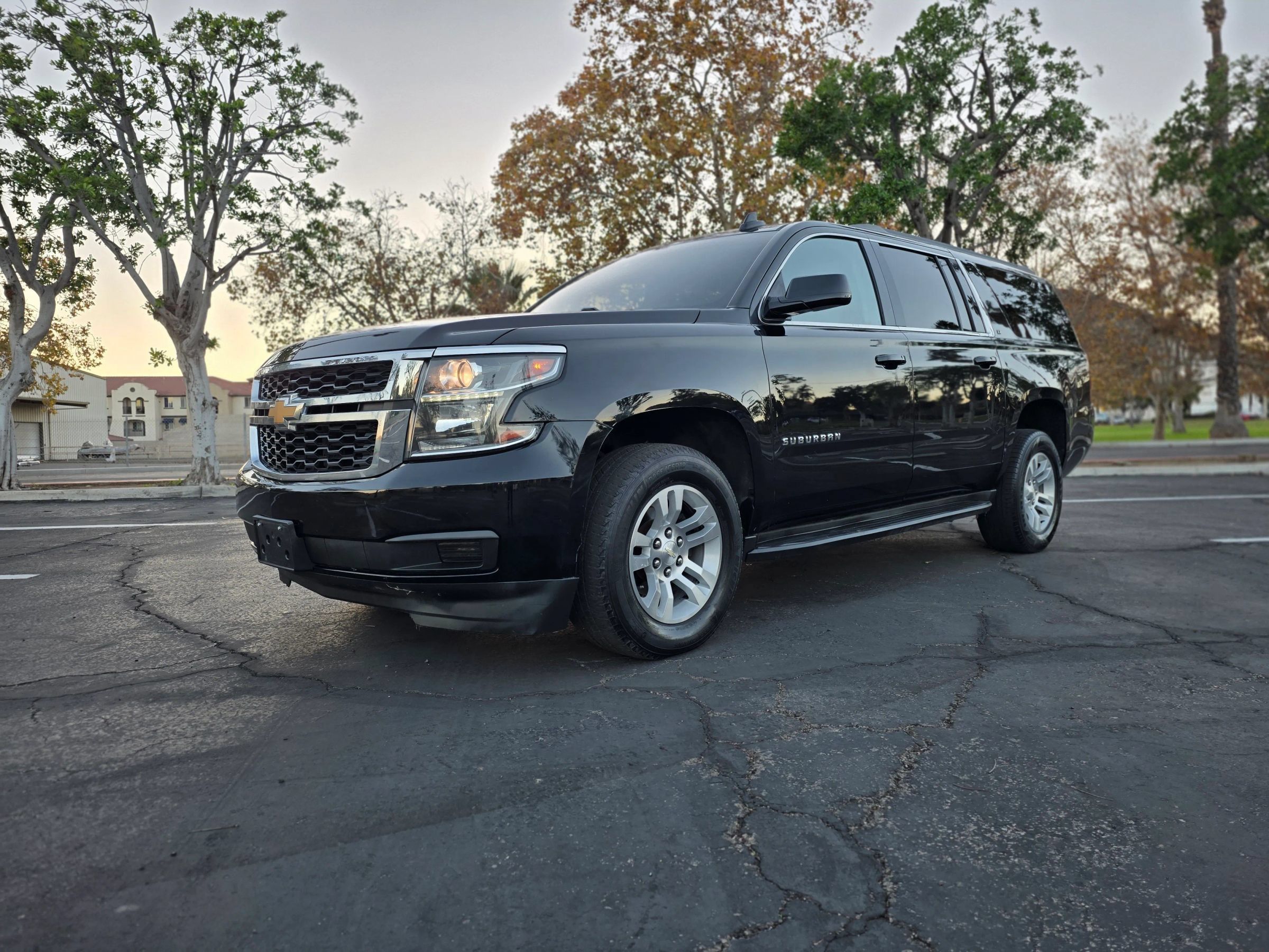 Used 2019 Chevrolet Suburban LT RWD image 8