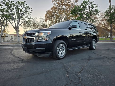 Used 2019 Chevrolet Suburban LT RWD image 8