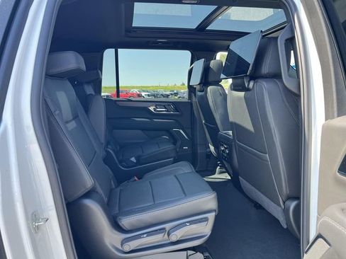 New 2026 GMC Yukon XL Denali w/ Denali Reserve Package image 32