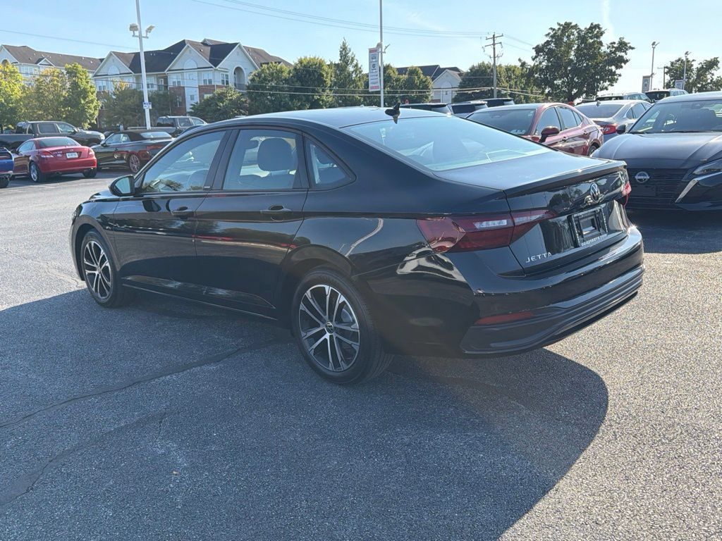 Used 2023 Volkswagen Jetta Sport FWD image 4