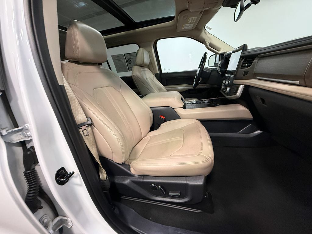 Used 2024 Ford Expedition Limited AWD/4WD image 13