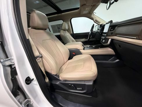 Used 2024 Ford Expedition Limited AWD/4WD image 13