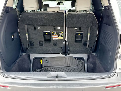 Used 2025 Toyota Sienna XLE FWD image 11