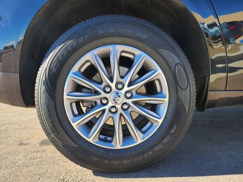 Used 2023 Buick Enclave Essence image 35