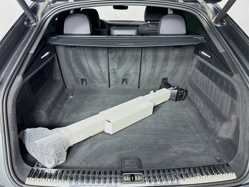 Used 2021 Audi Q8 Premium Plus image 10