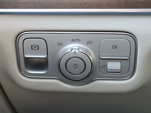 Used 2024 Mercedes-Benz GLS 450 4MATIC image 13