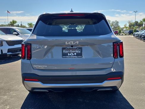 New 2026 Kia Sorento S image 7