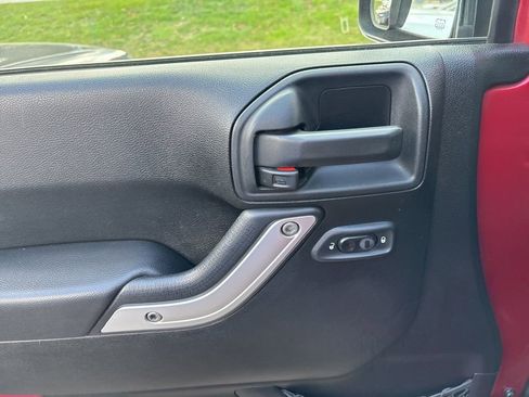 Used 2012 Jeep Wrangler Unlimited Sahara w/ Dual Top Group image 8