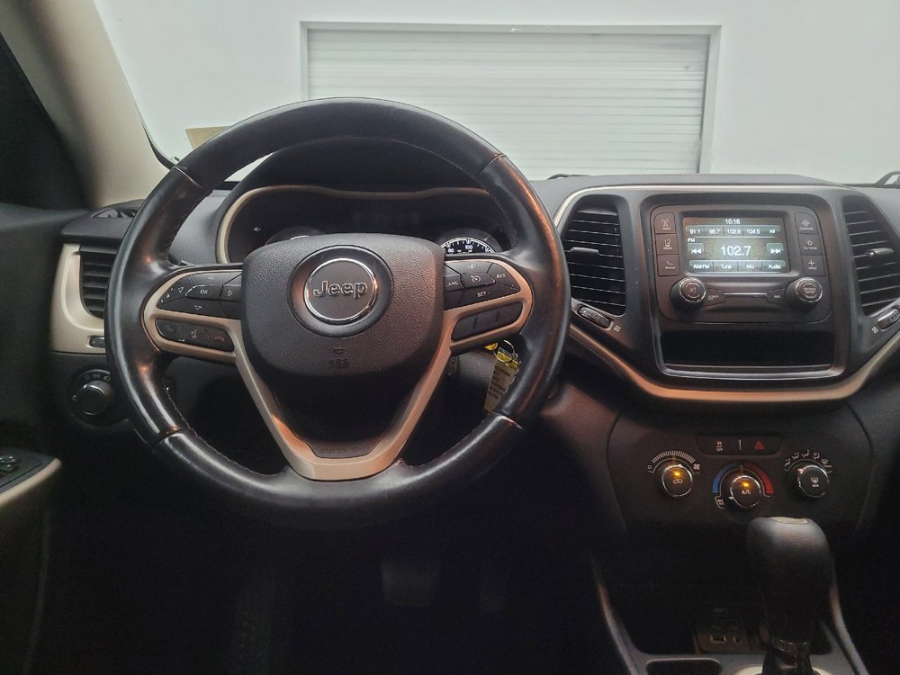 Used 2017 Jeep Cherokee Sport FWD image 22