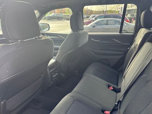 Used 2025 Jeep Grand Cherokee Laredo X w/ Luxury Tech Group I AWD/4WD image 8