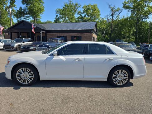 Used 2013 Chrysler 300 AWD w/ Driver Convenience Group image 3