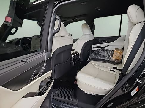 New 2024 Lexus LX 600 4WD w/ Luxury Package image 11