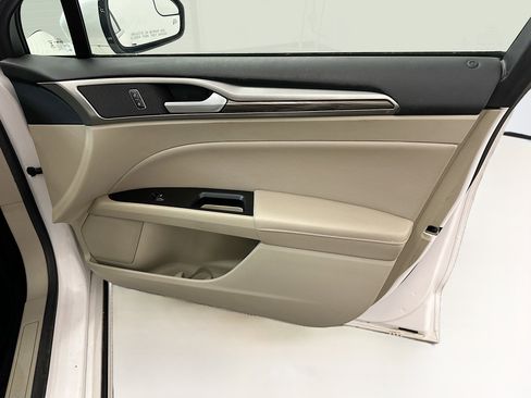 Used 2017 Ford Fusion Energi SE image 34