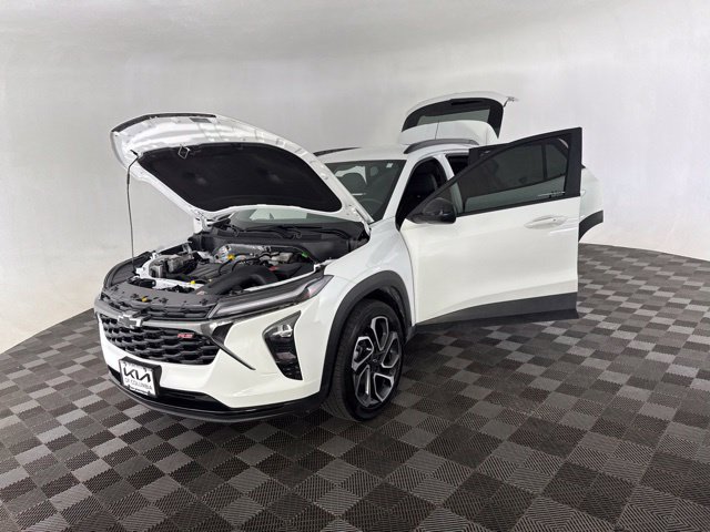 Used 2025 Chevrolet Trax RS w/ Driver Confidence Package FWD image 12