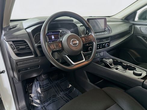 Used 2024 Nissan Rogue S image 9