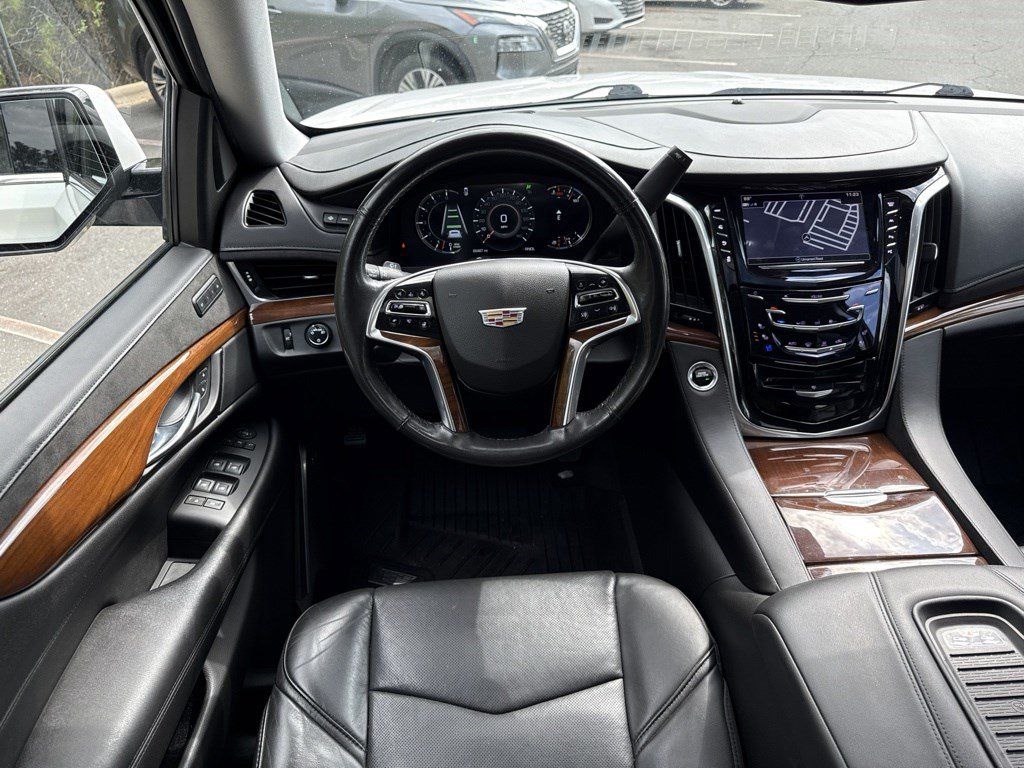 Used 2020 Cadillac Escalade Luxury AWD/4WD image 28