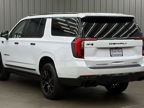 Used 2026 GMC Yukon XL Denali w/ Sun & Power Step Package AWD/4WD image 3