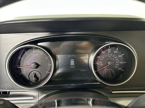 Used 2024 Kia Carnival LX image 17