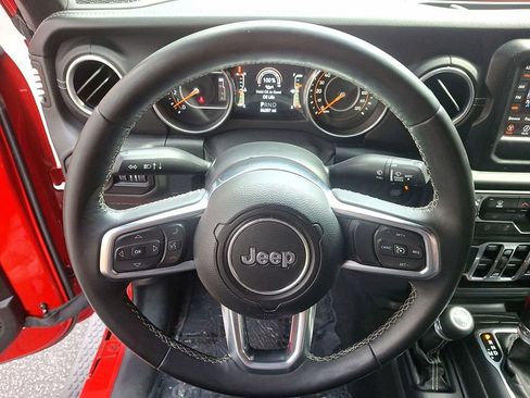 Used 2018 Jeep Wrangler Unlimited Sahara image 16