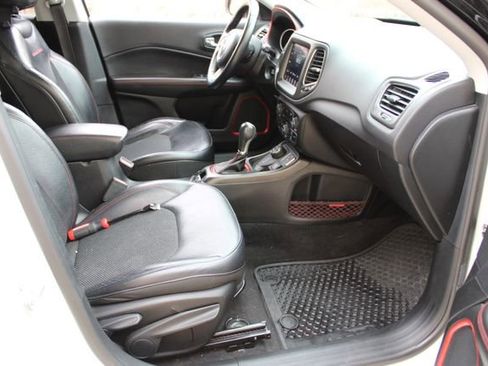 Used 2017 Jeep Compass Trailhawk AWD/4WD image 15