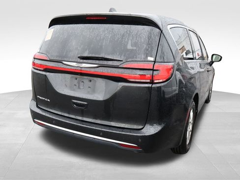 Used 2023 Chrysler Pacifica Touring-L FWD image 12
