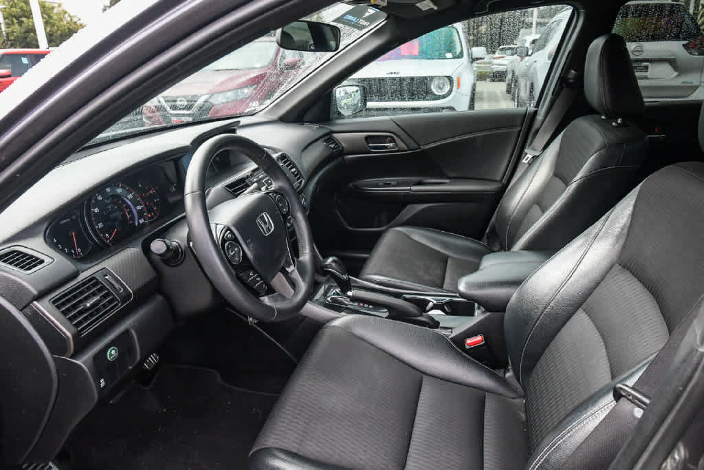 Used 2017 Honda Accord Sport image 16