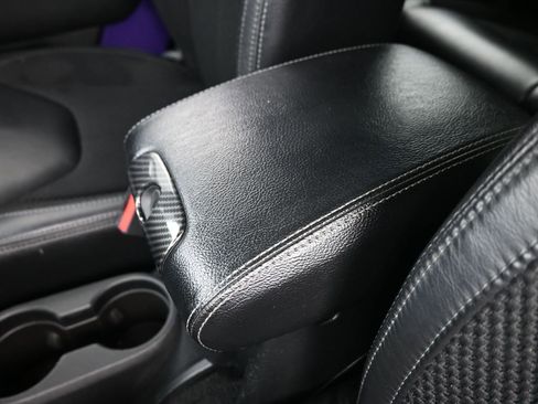 Used 2017 Jeep Wrangler Sahara image 15