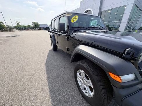 Used 2022 Jeep Wrangler Unlimited Sport w/ Sun And Sound Package AWD/4WD image 12