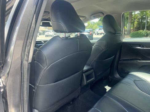 Used 2019 Toyota Camry SE w/ Convenience Package FWD image 18