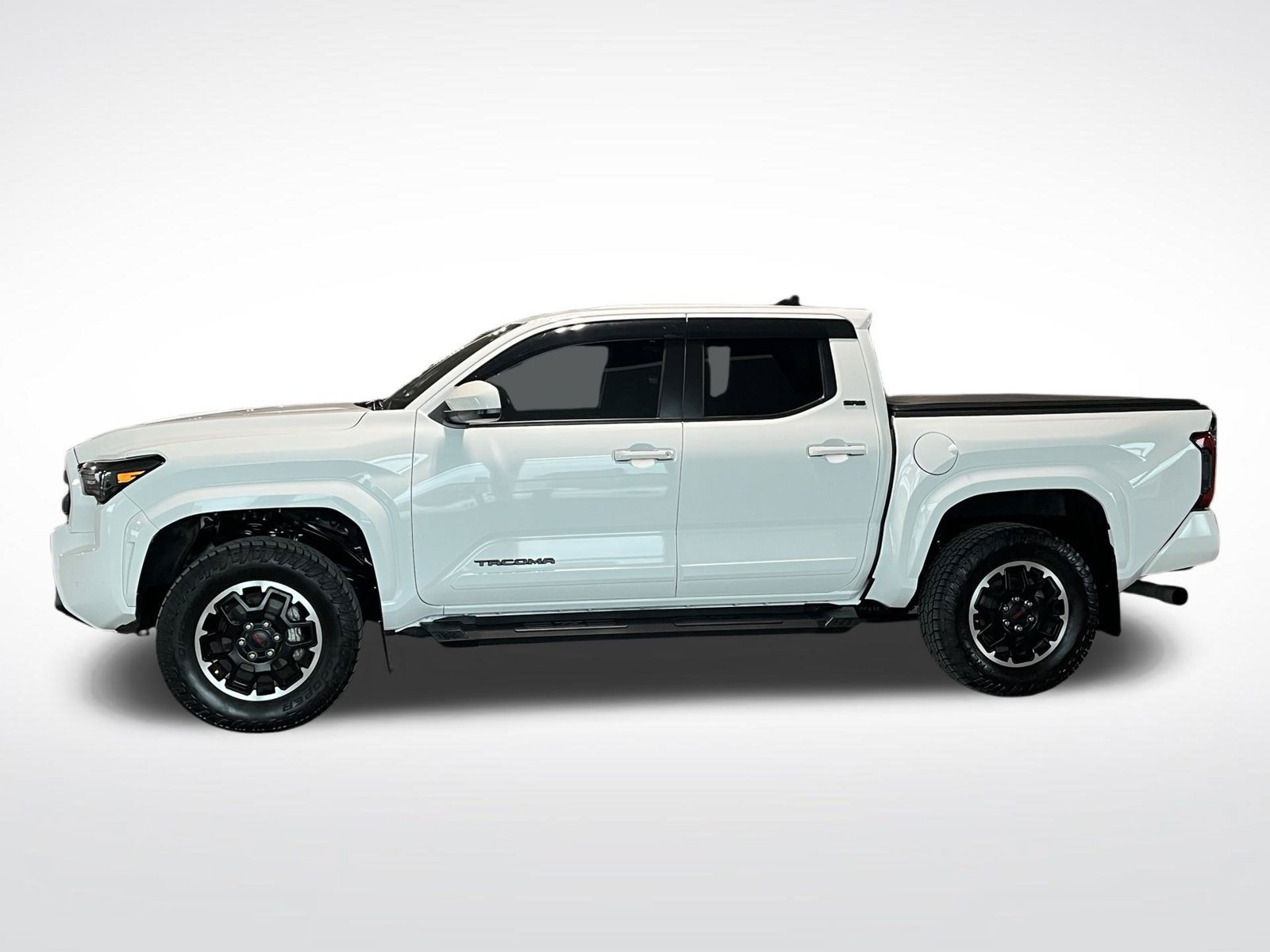 Used 2024 Toyota Tacoma SR5 AWD/4WD image 7