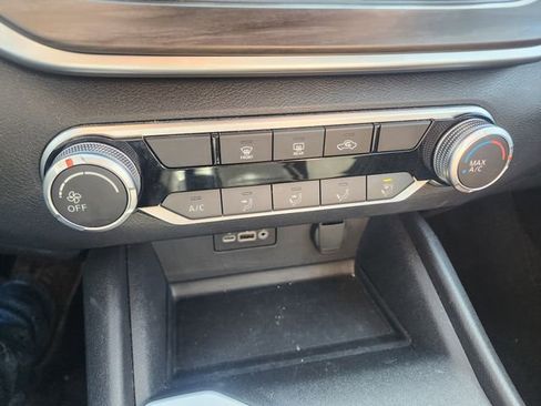 Used 2025 Nissan Altima 2.5 SV image 13