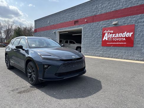 Certified 2025 Toyota Crown Signia w/ Advanced Technology Package image 1