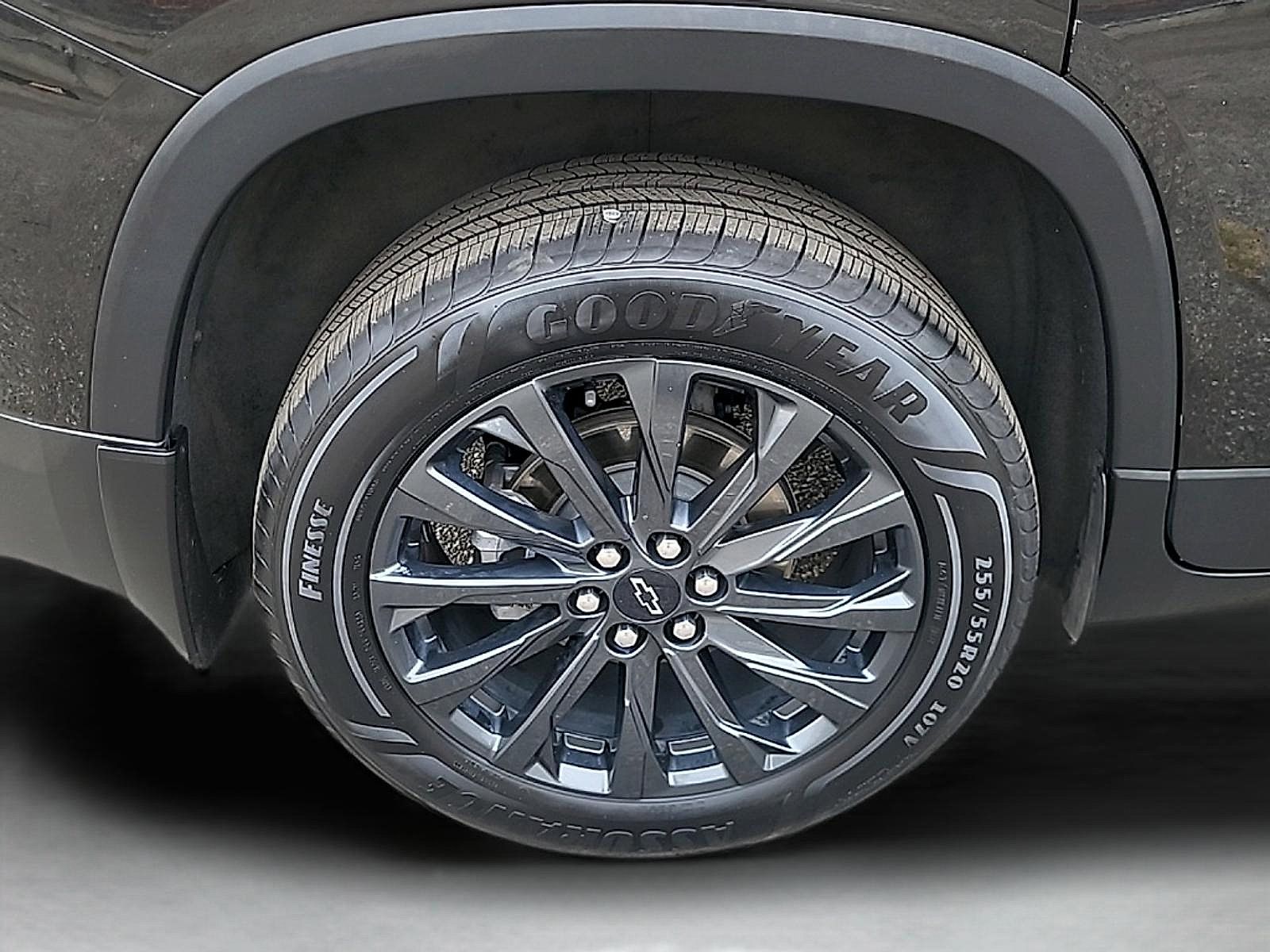 Used 2023 Chevrolet Traverse RS w/ LPO, Floor Liner Package AWD/4WD image 9