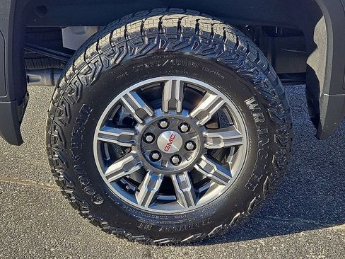 Used 2025 GMC Sierra 1500 AT4 w/ AT4 Premium Package image 7