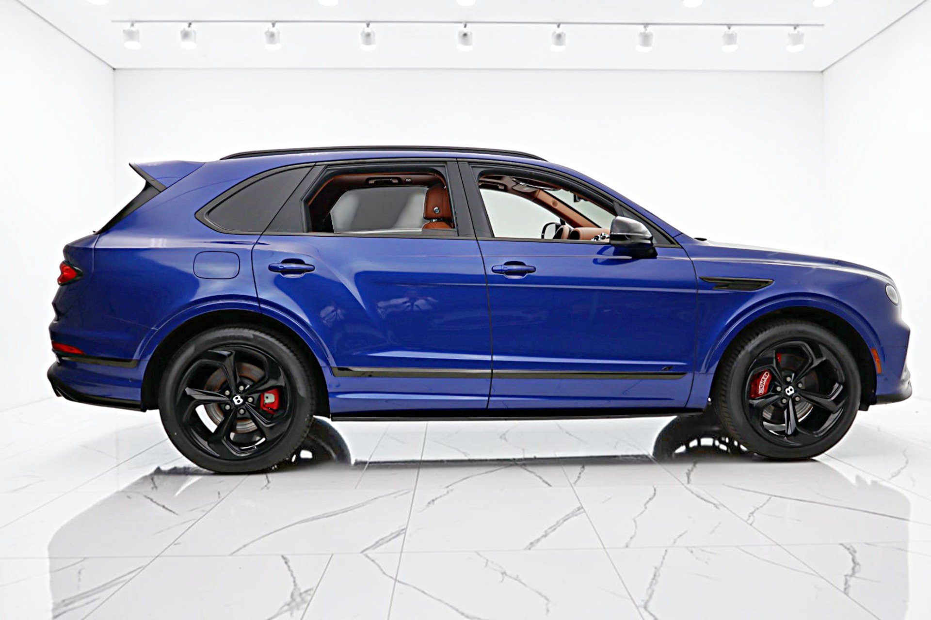 Certified 2022 Bentley Bentayga AWD/4WD image 17