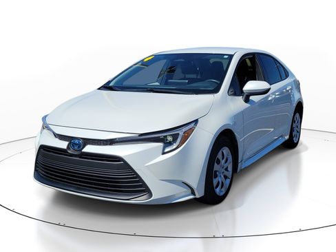 Certified 2024 Toyota Corolla LE FWD image 3