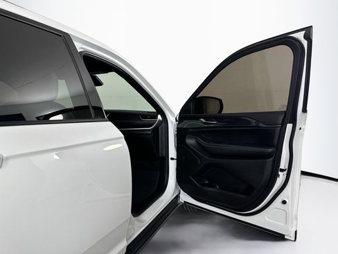 Used 2023 Jeep Grand Cherokee Altitude image 32