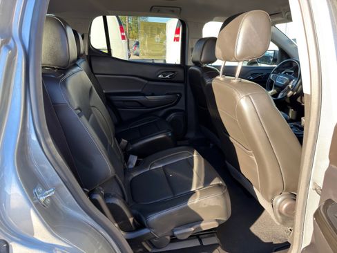 Used 2023 GMC Acadia SLT image 12