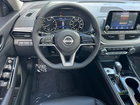 Certified 2025 Nissan Altima 2.5 SR FWD image 17