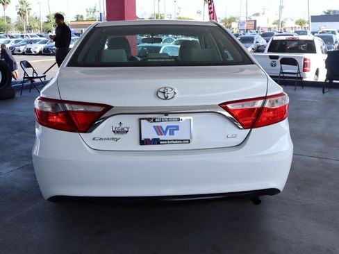 Used 2015 Toyota Camry LE image 8