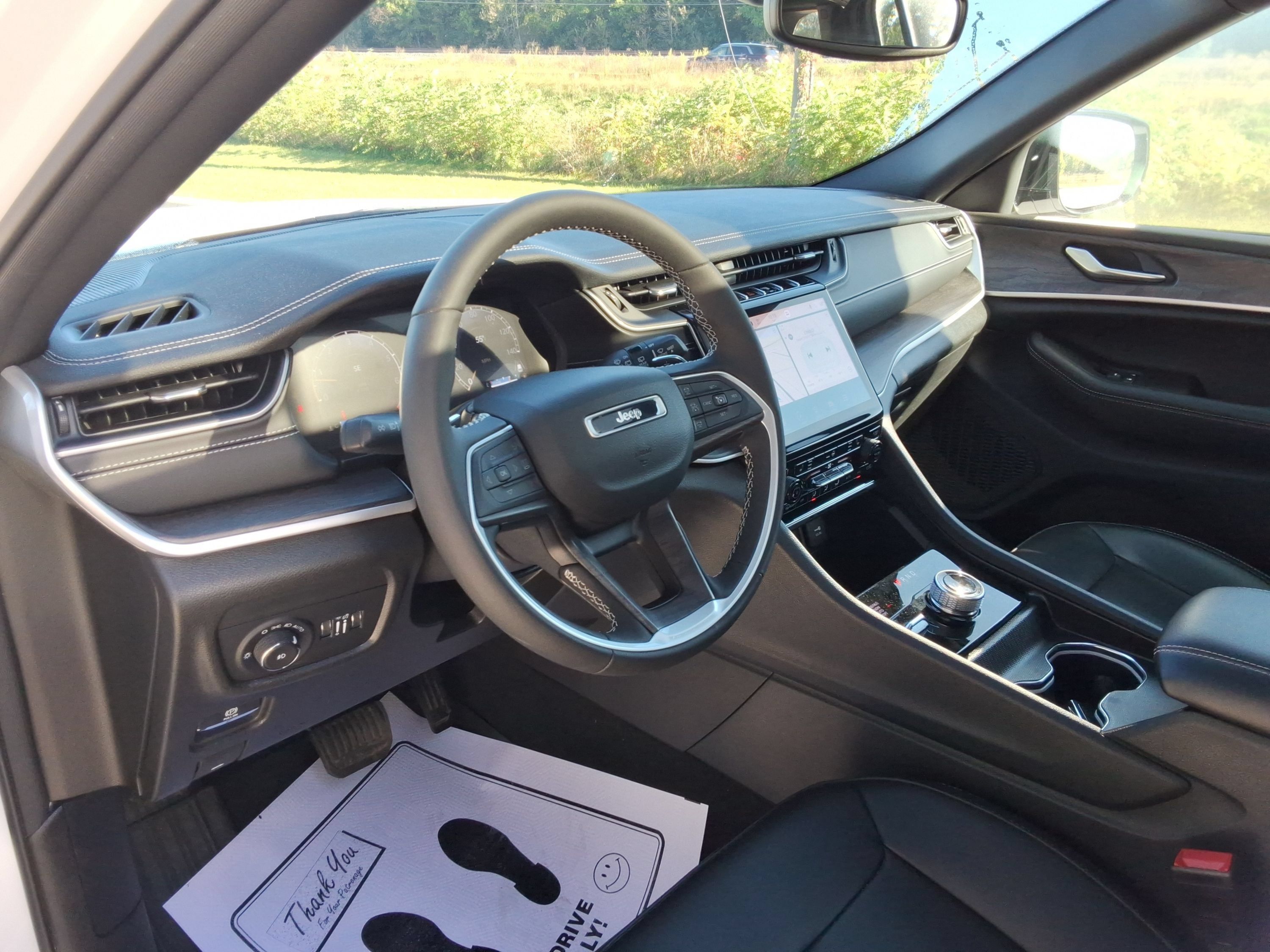 Used 2024 Jeep Grand Cherokee Limited AWD/4WD image 28