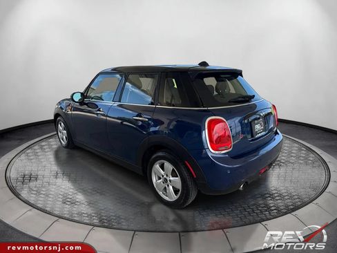 Used 2018 MINI Cooper 4-Door Hardtop FWD image 3
