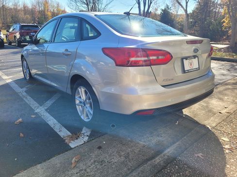 Used 2017 Ford Focus SE image 5