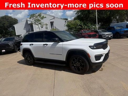 Used 2025 Jeep Grand Cherokee Limited AWD/4WD image 2