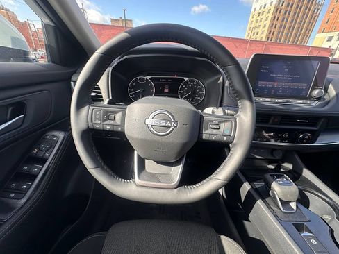 Certified 2025 Nissan Rogue SV FWD image 18